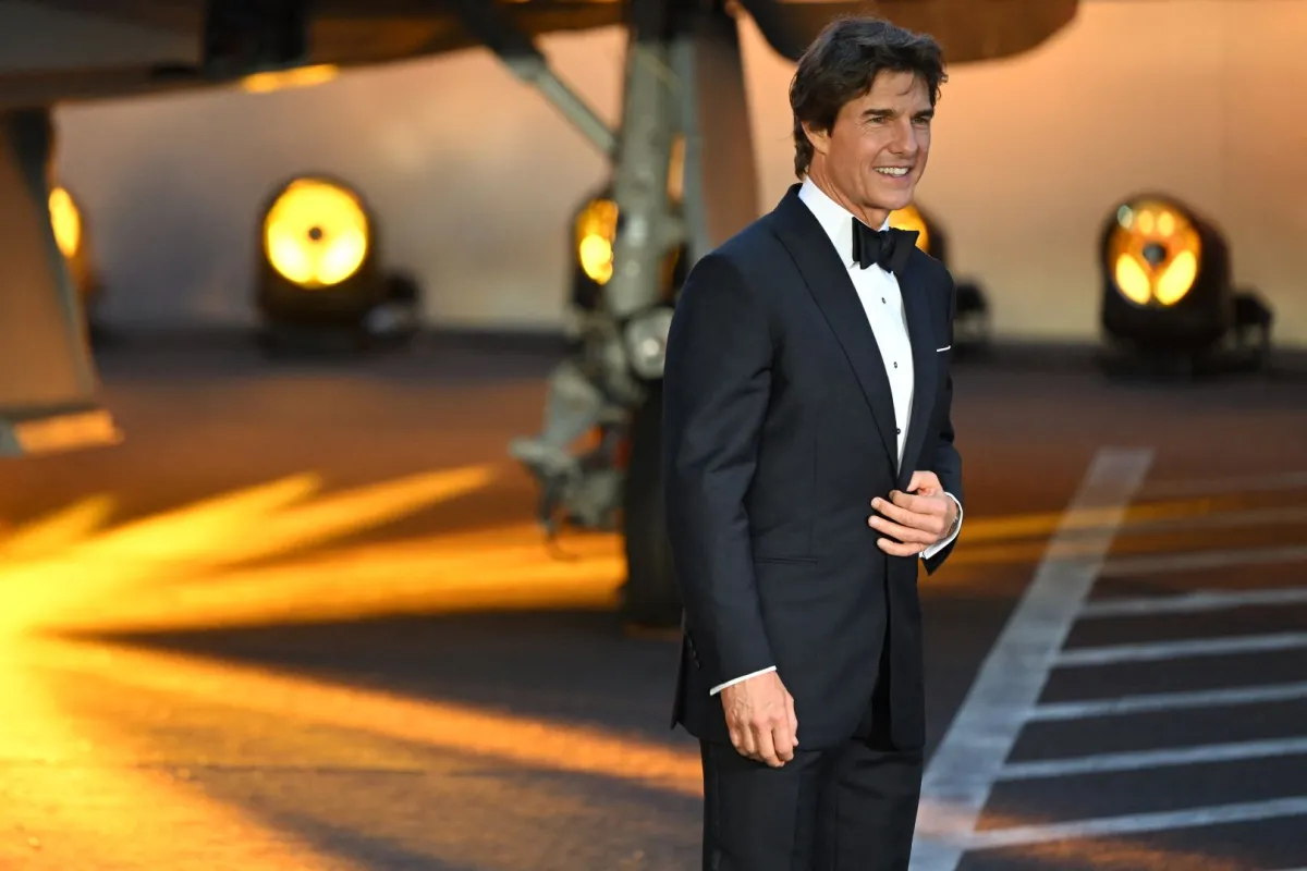 Tom Cruise poses upon arrival for the UK premiere of the film "Top Gun: Maverick" in London, on May 19, 2022. JUSTIN TALLIS / AFP
