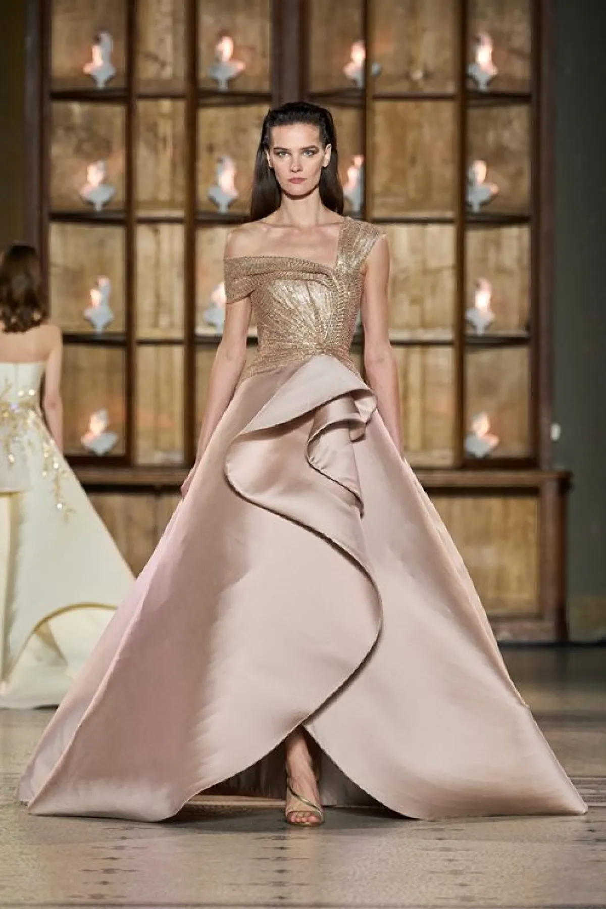 فستان خطوبة للعروس الخليجية من رامي العلي Rami Al Ali