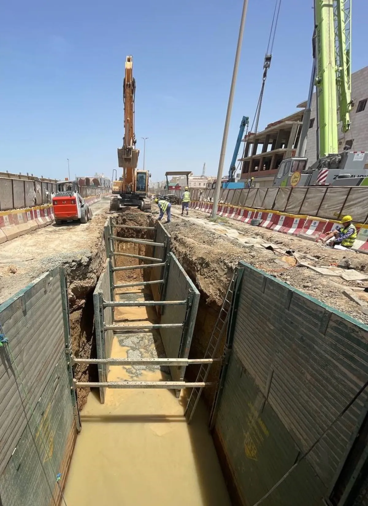 من مشروع تخفيض المياه السطحية وتصريف الأمطار بطيبة