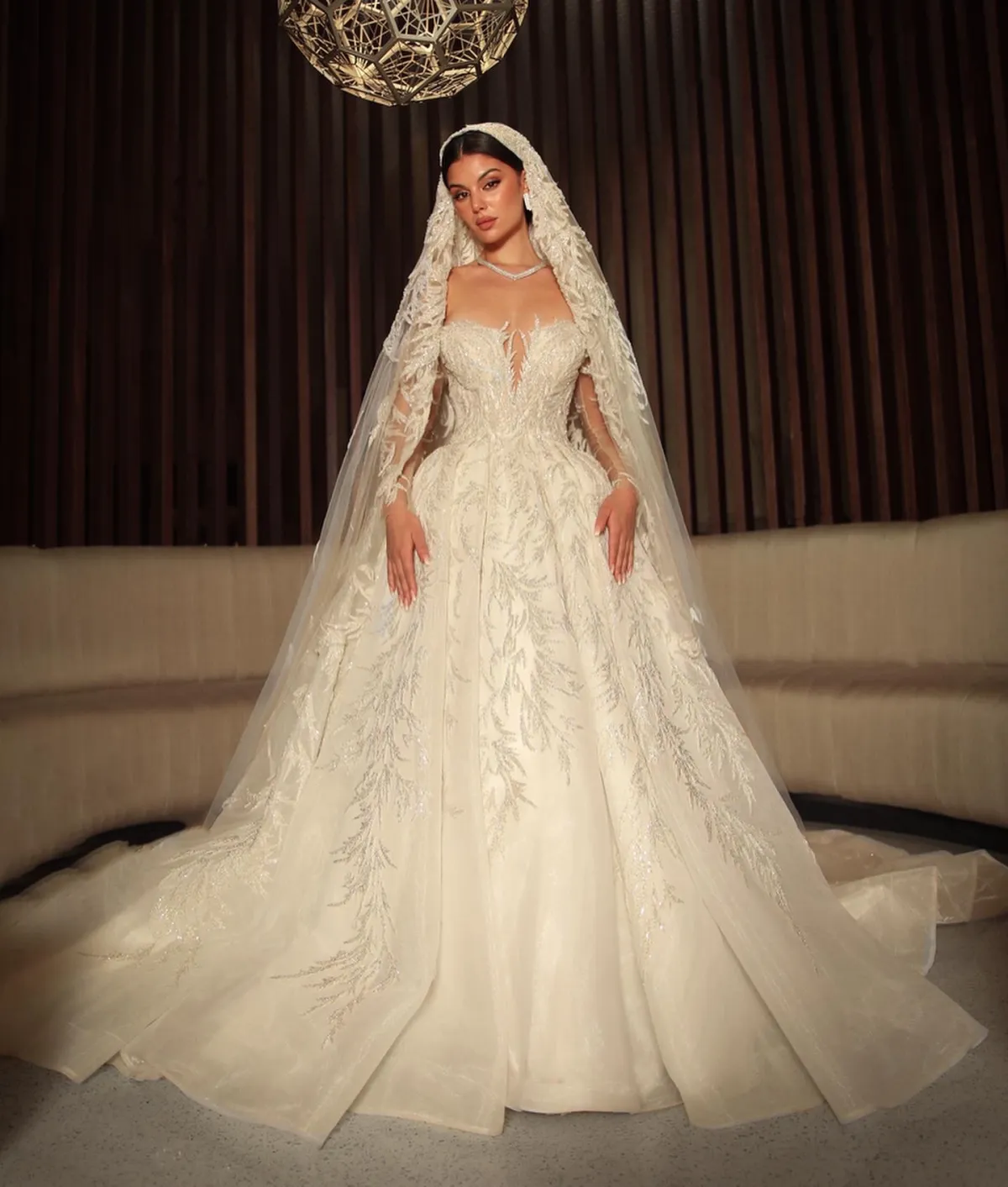 فستان عروس ملكي كلاسيكي من تصميم لطيفة العبدالقادر - الصور من المصدر