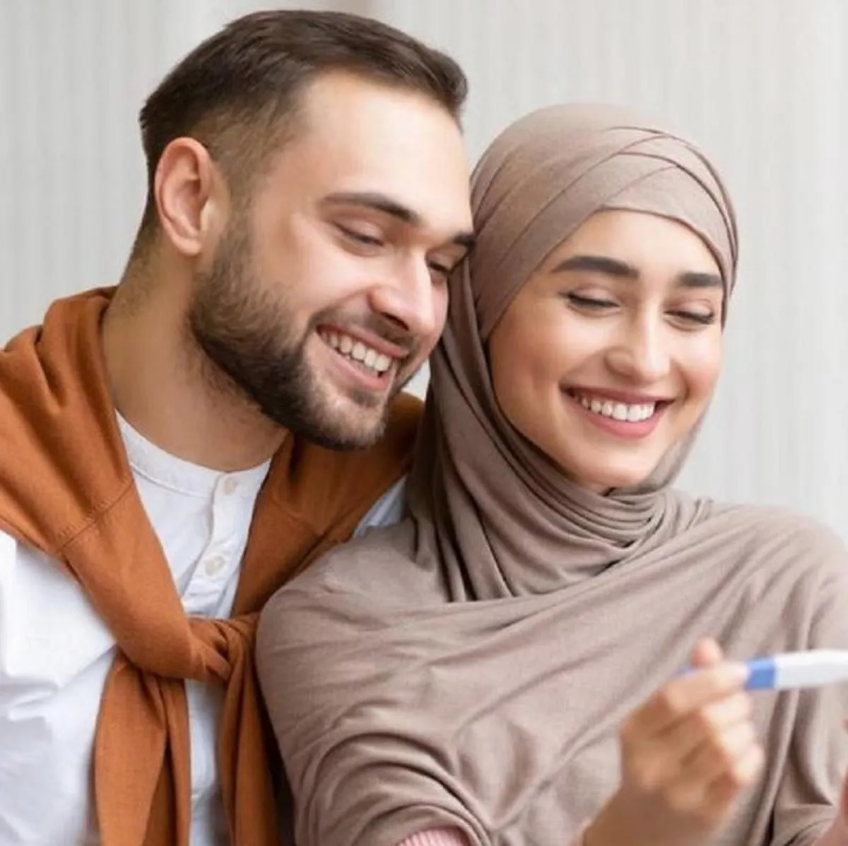 صوة لزوجين سعيدين