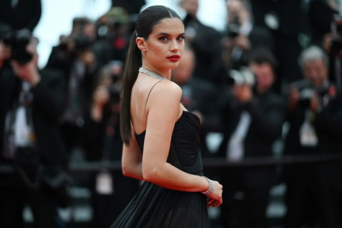 ساره سامباو  Sara Sampaio