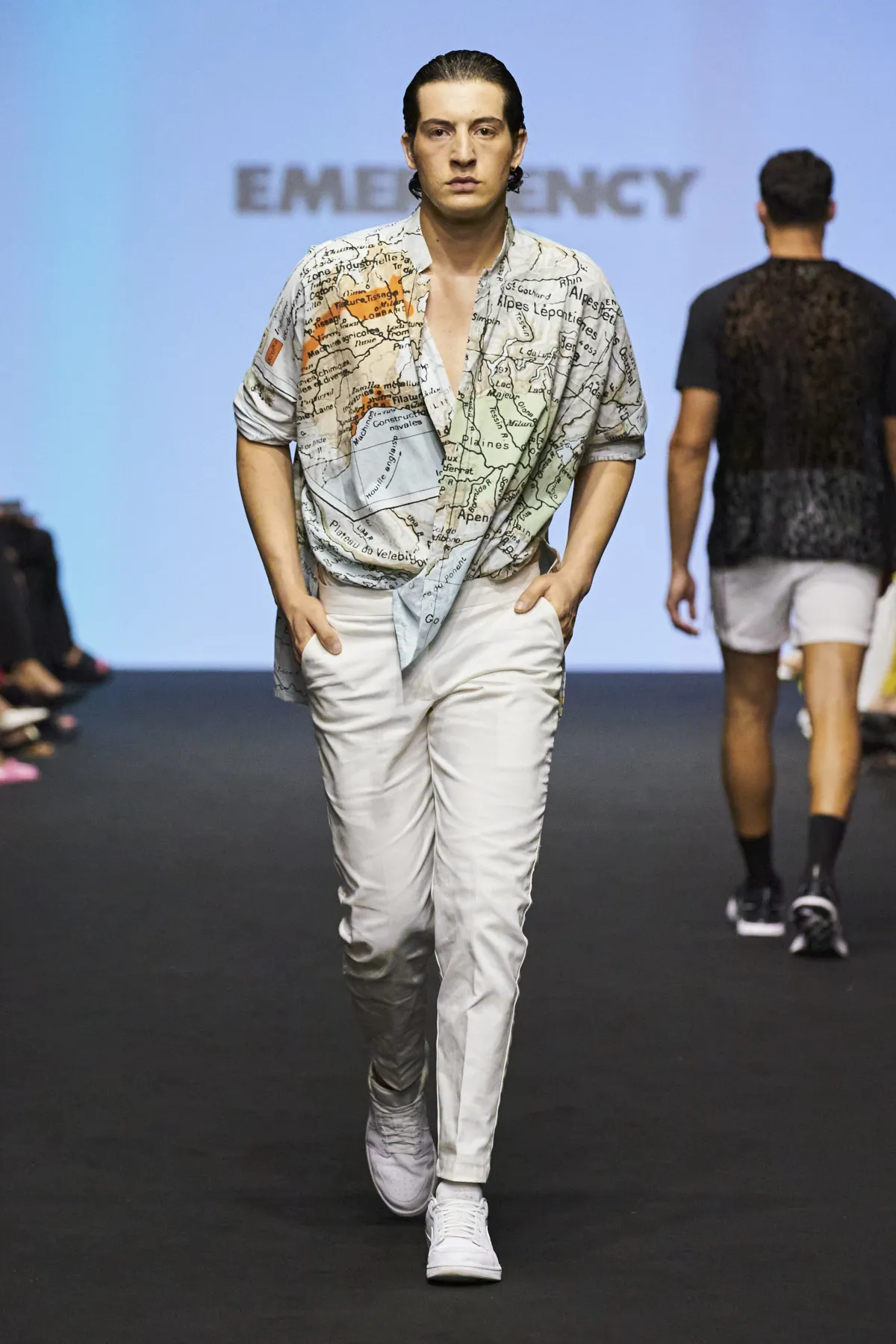 سروال أبيض كاجوال من Emergency Room