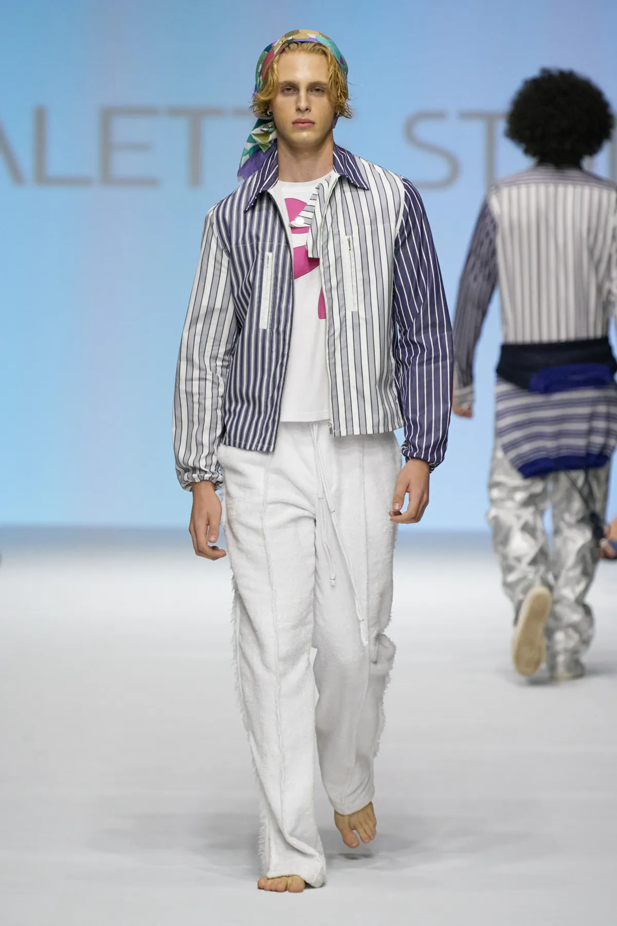 سروال أبيض عصري من Valette Studio