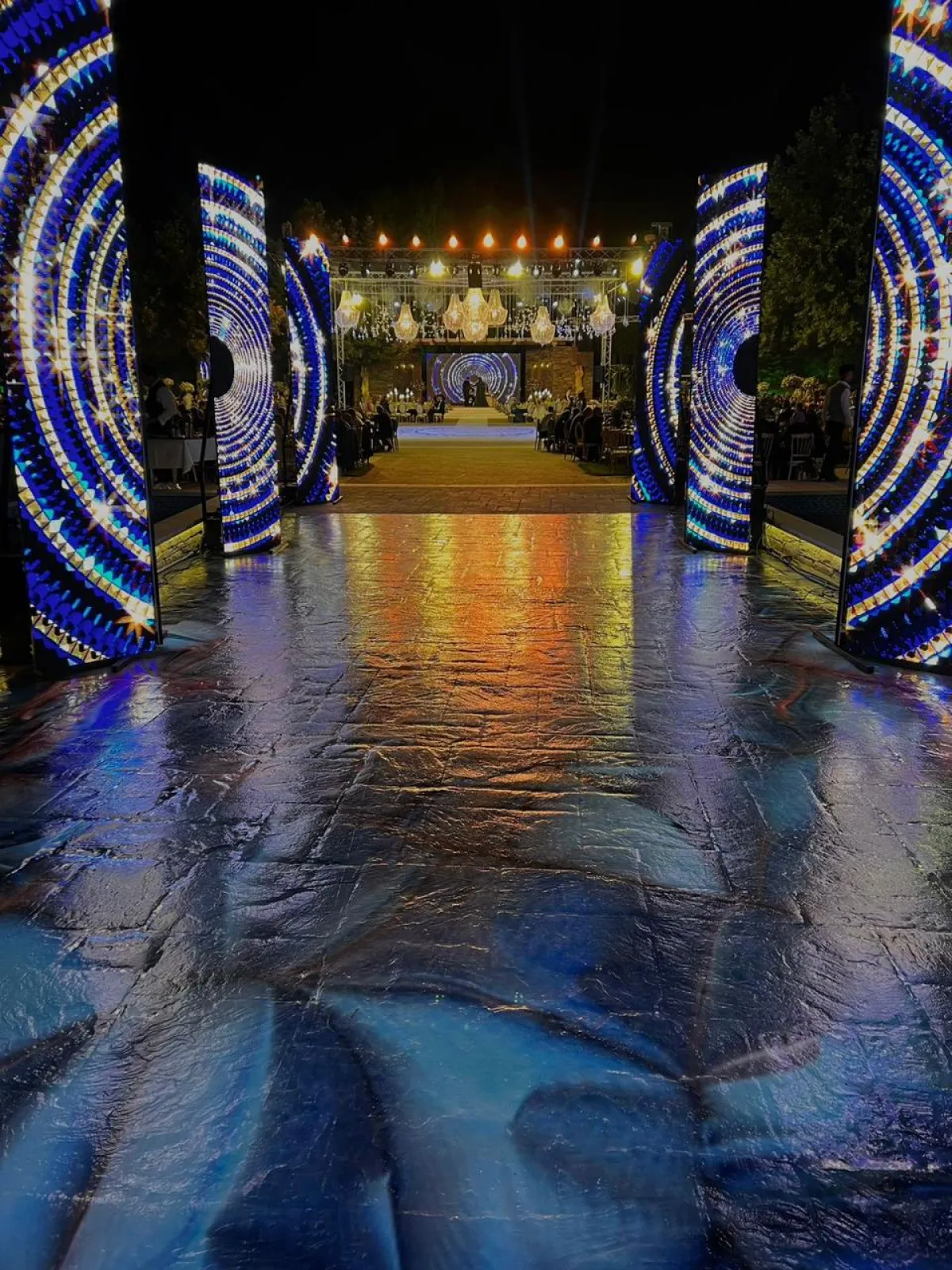 مدخل حفل زفاف غير تقليدي (من أعمال المصممة)