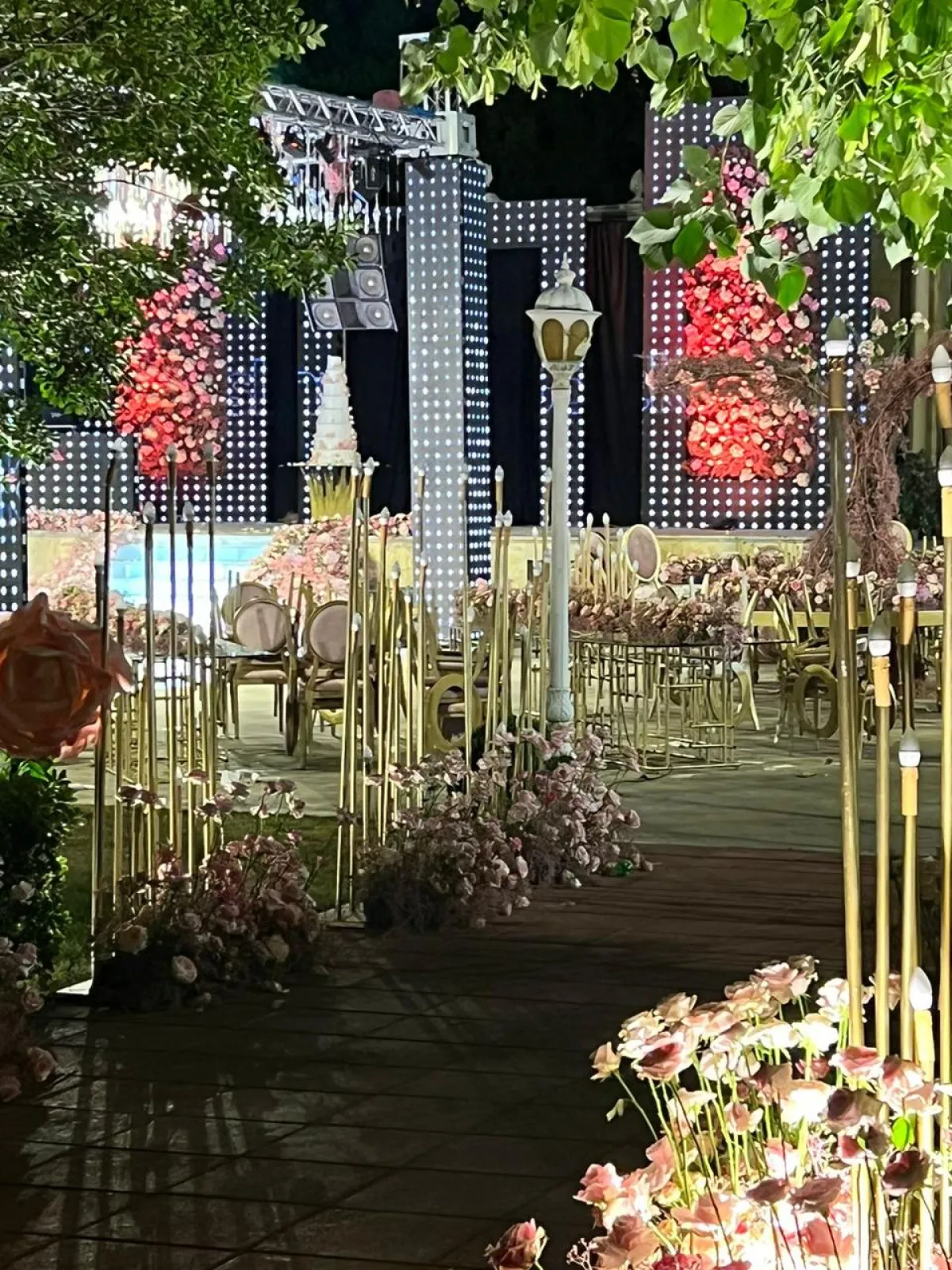 مدخل حفل الزفاف