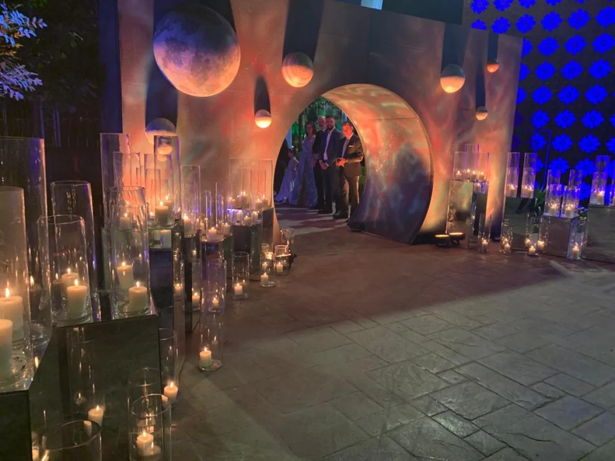 نموذج عن تصميم مدخل حفل زفاف (من أعمال المصممة)