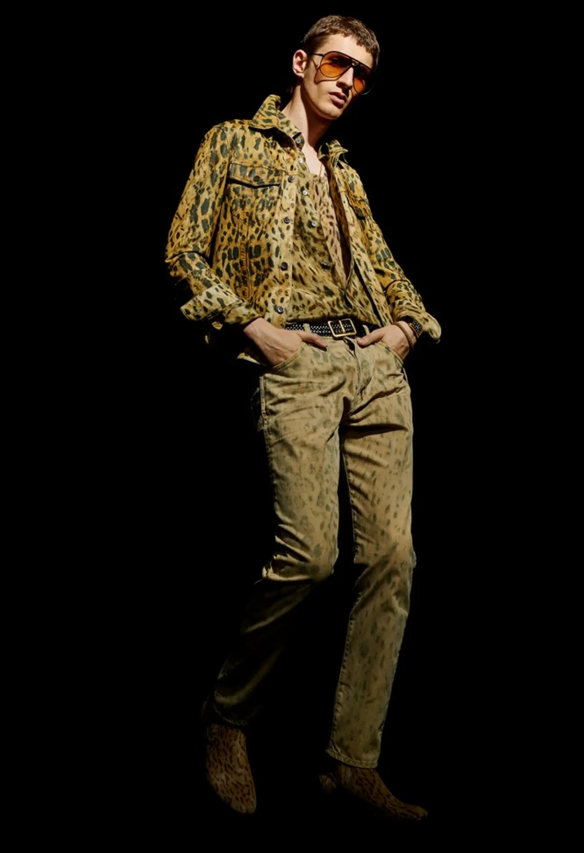 كيف تختار موديلات القمصان لصيف 2023 من توم فورد Tom Ford