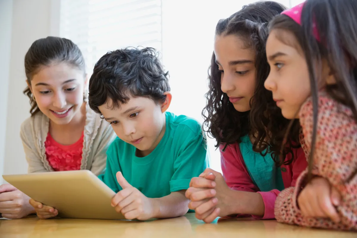 صورة لغيرة الأطفال