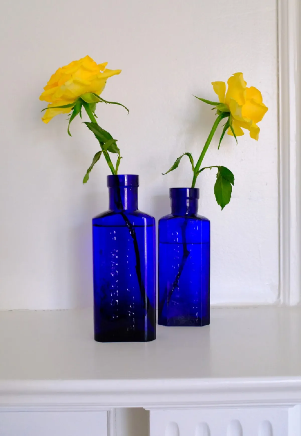 زوجان من المزهريات، باللون الأزرق الكوبالت