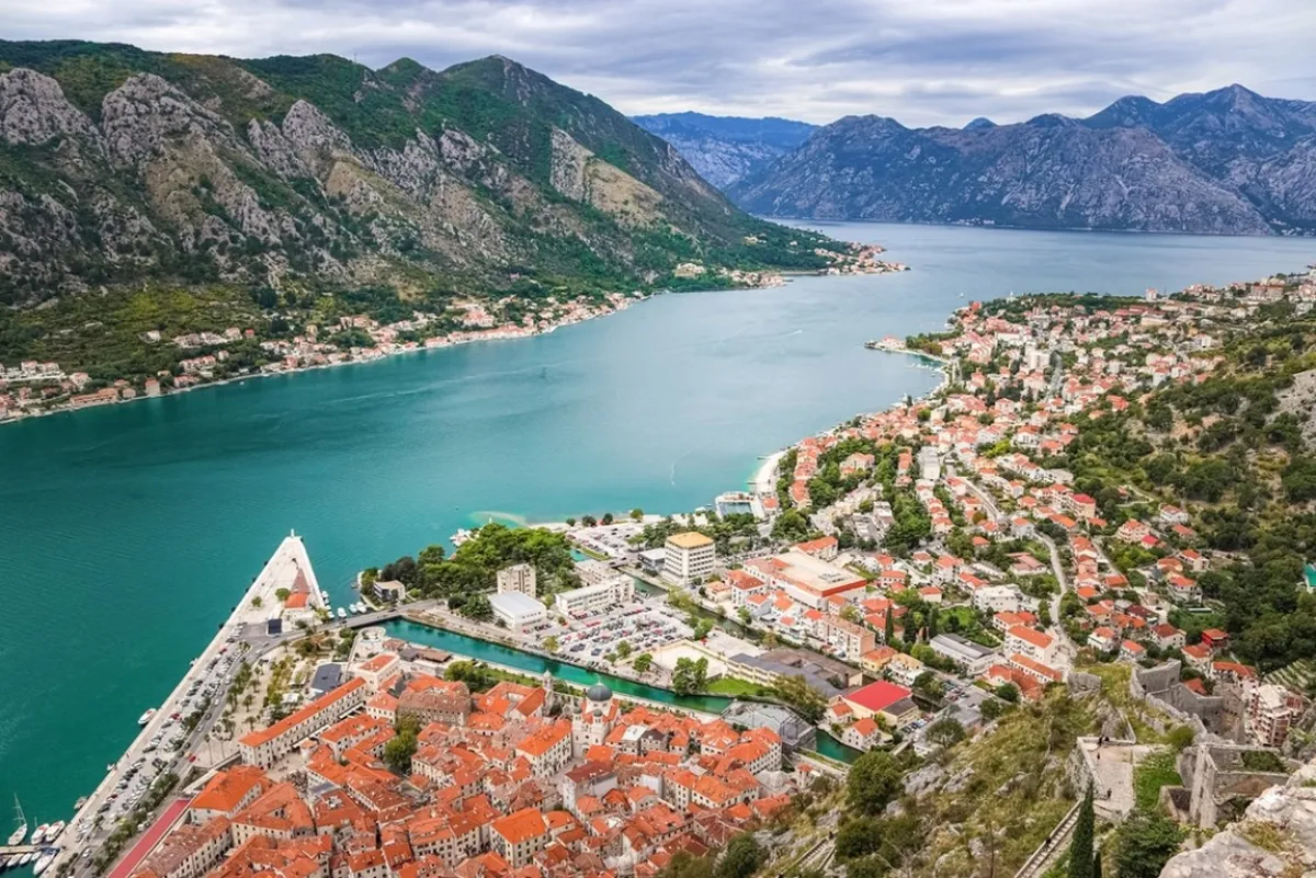 الجبل الأسود بلد أوروبي صغير على ساحل البحر الأدرياتيكي