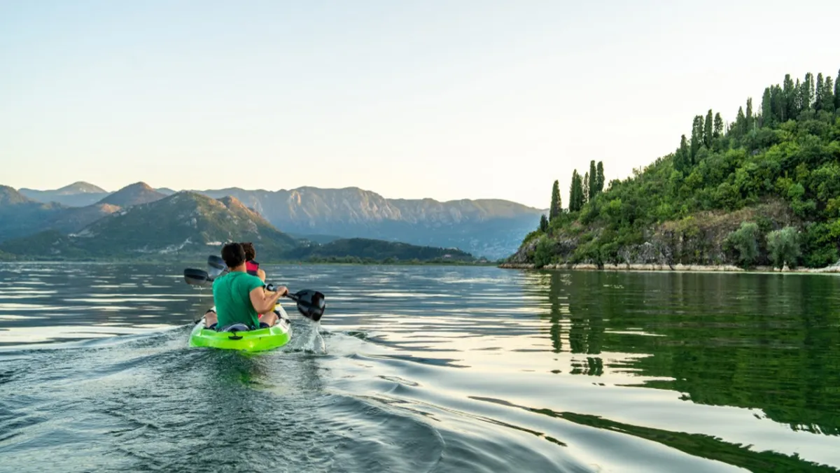 الاستمتاع بالتجديف بالكاياك 
