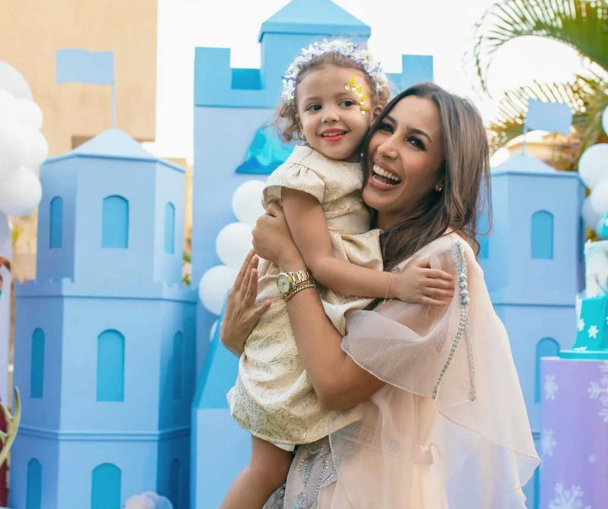 جنات تحتفل بيوم ميلاد ابنتها - الصورة من صفحتها على انستغرام