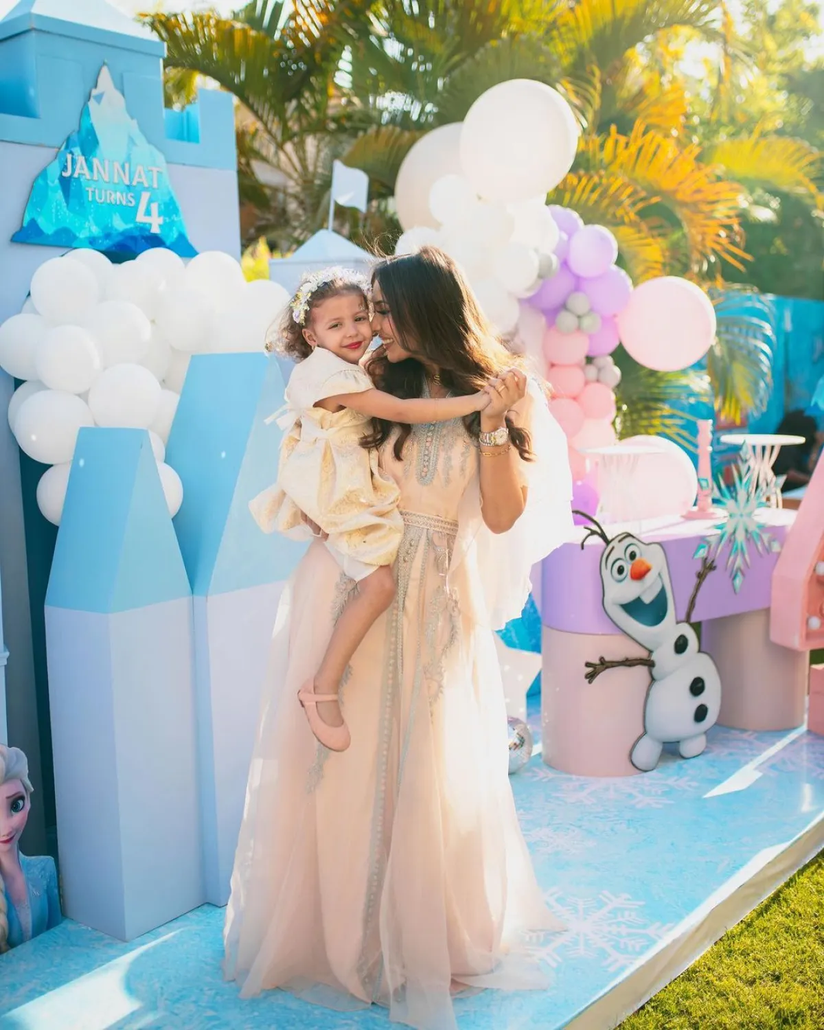 جنات تحتفل بيوم ميلاد ابنتها - الصورة من صفحتها على انستغرام