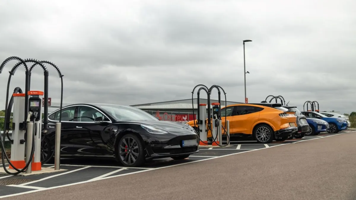 سيارات في صدارة مدى سير البطارية بشحنة واحدة