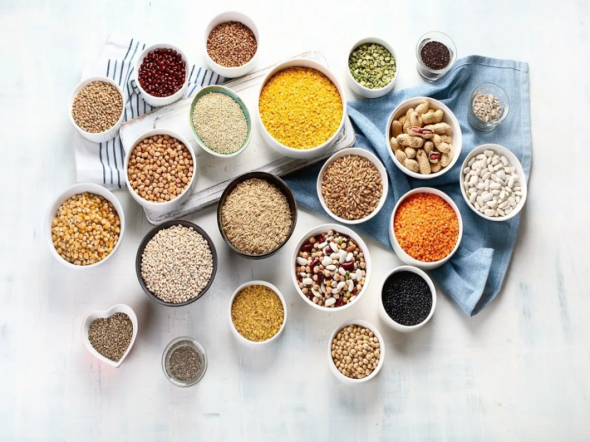 صورة لمجموعة من الحبوب المختلفة