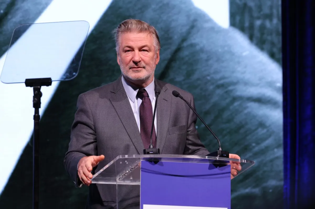  Alec Baldwin speaks onstage at the 2022 Robert F. Kennedy Human Rights Ripple of Hope Gala at New York Hilton on December 06, 2022 in New York City. Mike Coppola/Getty Images for 2022 Robert F. Kennedy Human Rights Ripple of Hope Gala/AFP