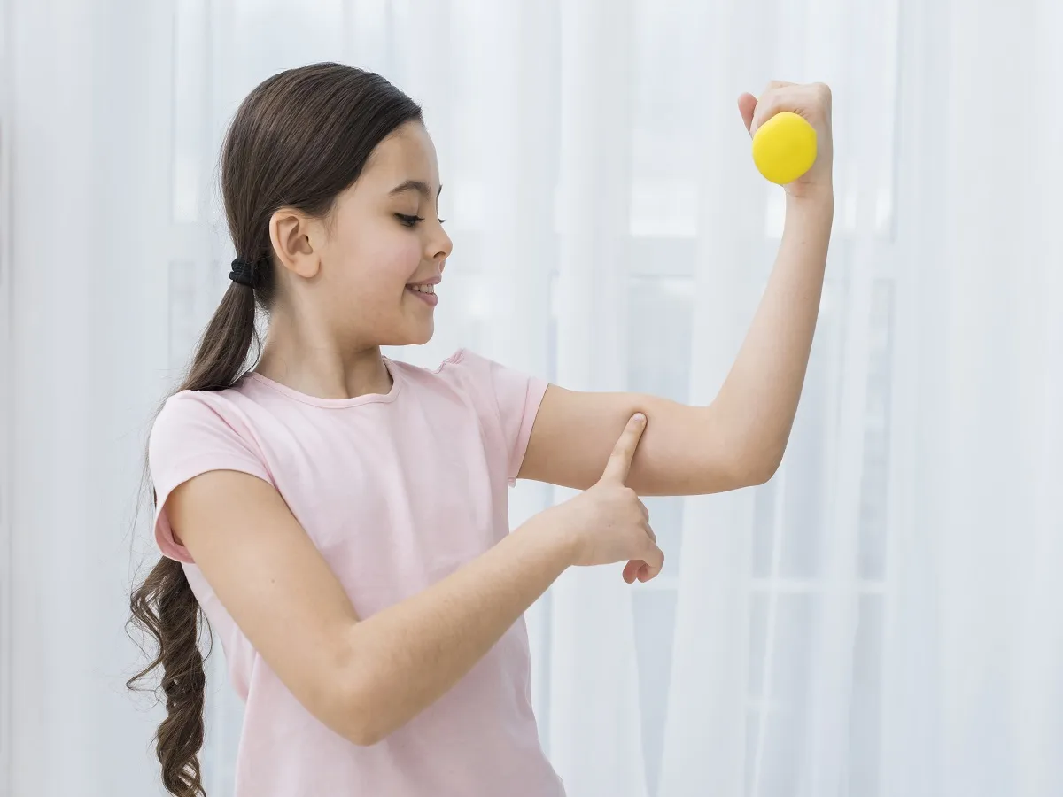 صورة لطفلة تمارس الرياضة