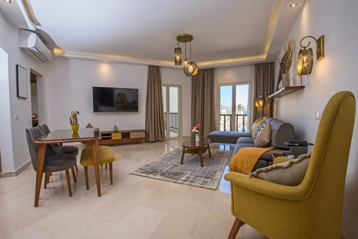 ديكور الصالة الكبيرة عديد العناصر، على أن تكون الأخيرة جاذبة ومتناسقة