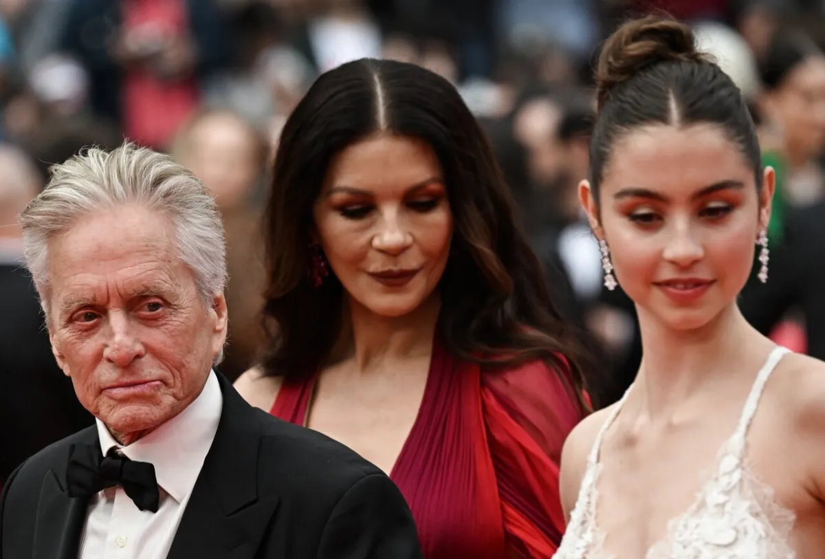 Michael Douglas arrives with his wife British actress Catherine Zeta-Jones (C) and daughter Carys for the opening ceremony and the screening of the film "Jeanne du Barry" during the 76th edition of the Cannes Film Festival in Cannes, southern France, on May 16, 2023. (Photo by LOIC VENANCE / AFP)