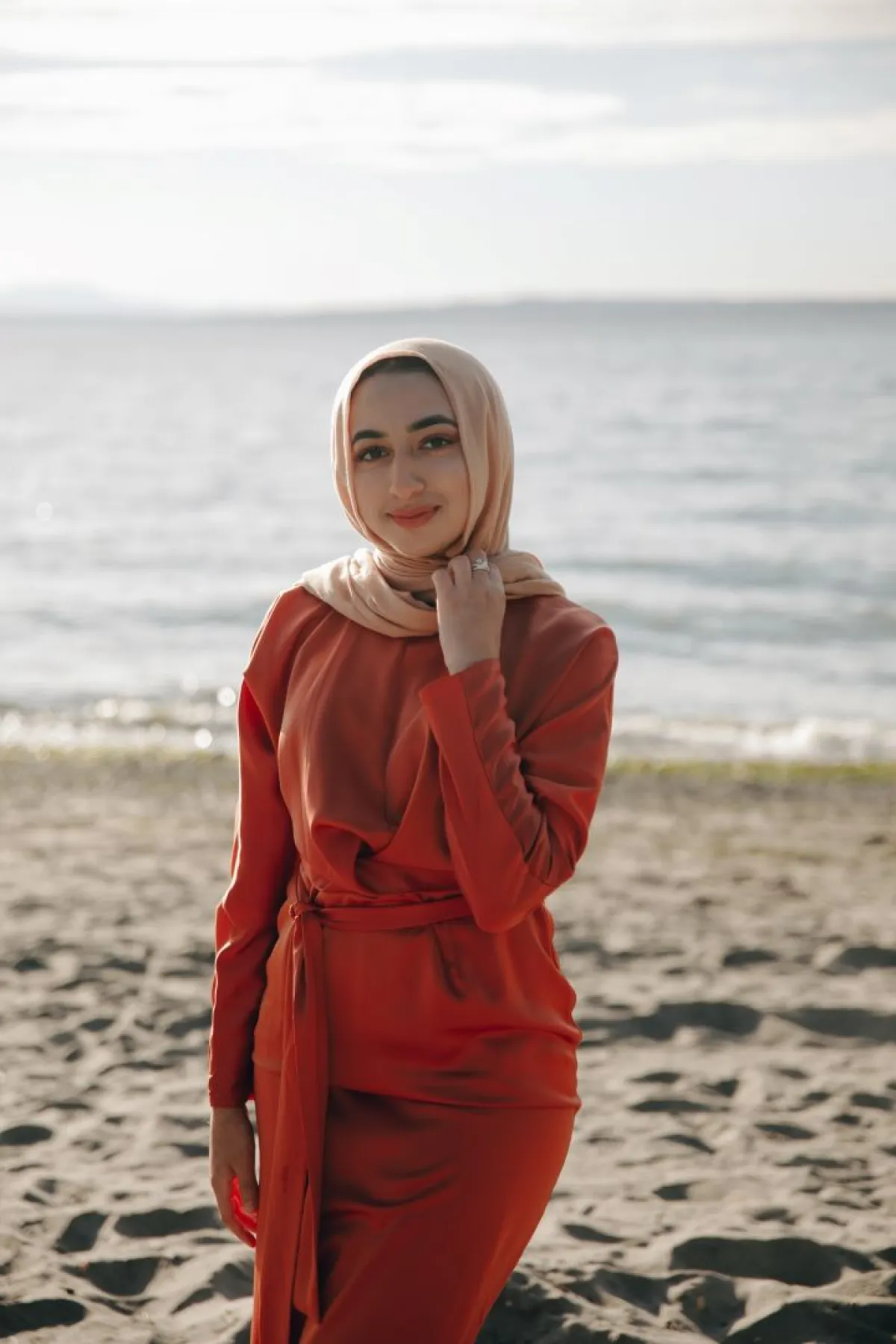 الفستان الأحمر