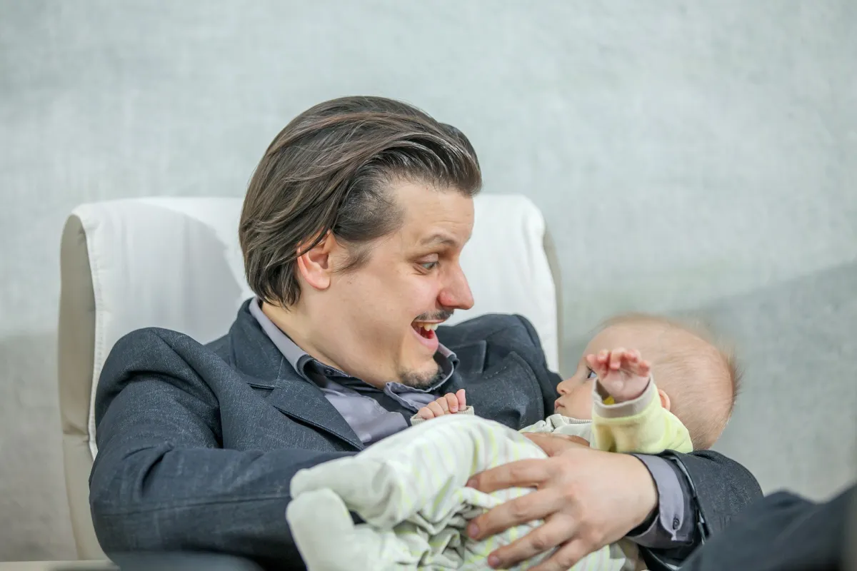 دراسات: إنجاب الرجال بعد سن 55 عاماً.. يزيد خطر إنجاب أطفال مصابين بالتوحد (المصدر: Freepik)