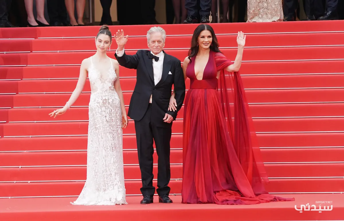 مايكل دوغلاس وزوجته كاثرين زيتا جونز وابنتهما كاريس- تصوير- يوسف بوهوش