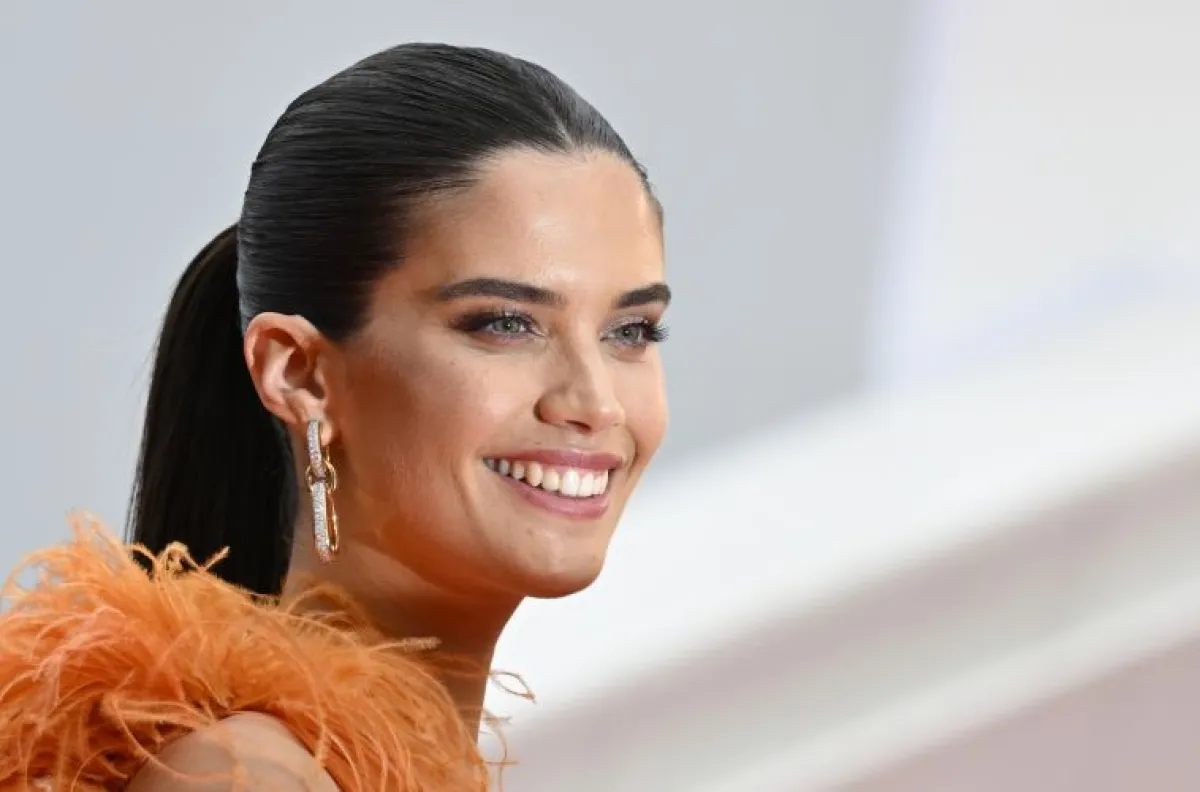 سارا سامبايو Sara Sampaio