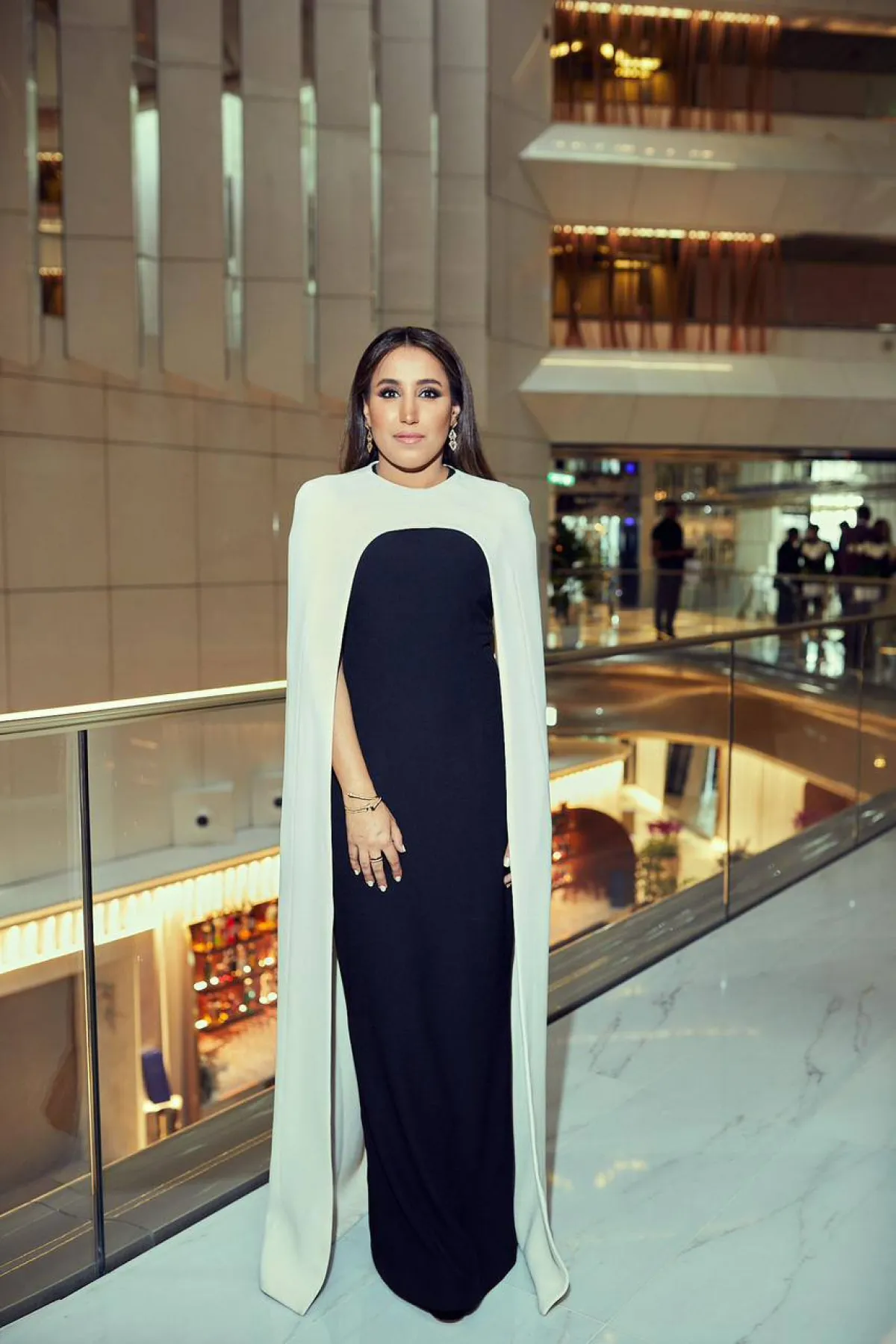 جمانا الراشد بإطلالة رائعة باللونين الأبيض والأسود في حفل افتتاح مهرجان كان السينمائي