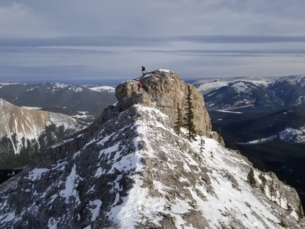 نيبالي يتسلق قمة إيفرست 27 مرة