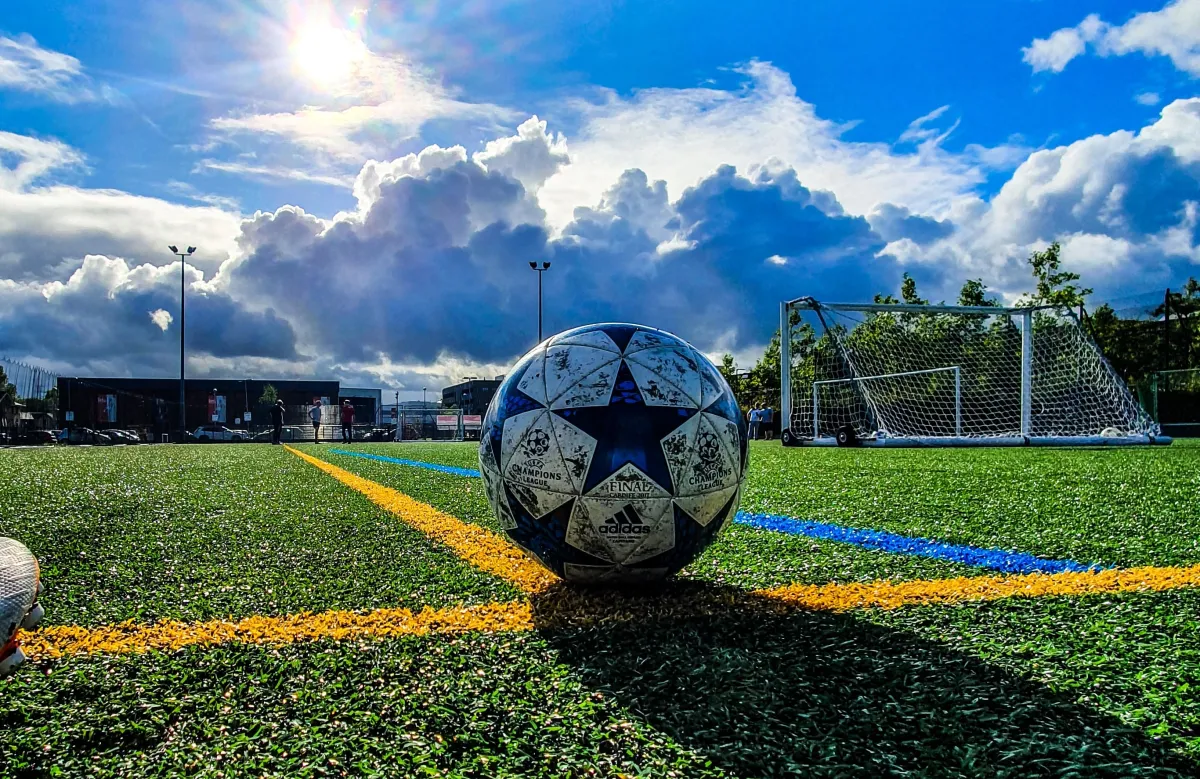 رئيس "فيفا": المنتخبات ستقيم في تجمعات إقليمية بمونديال 2026 