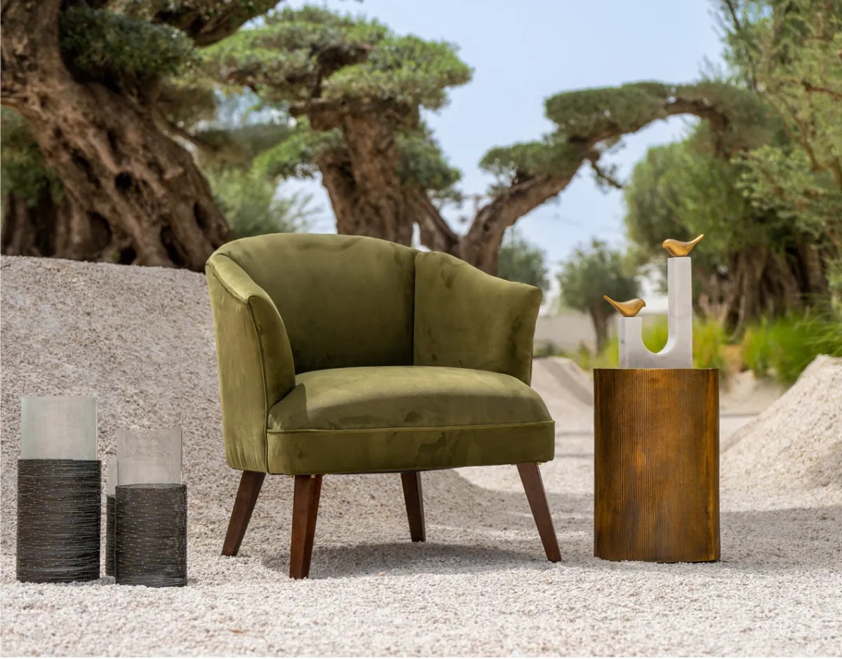 الصورة من Interiors Furniture 