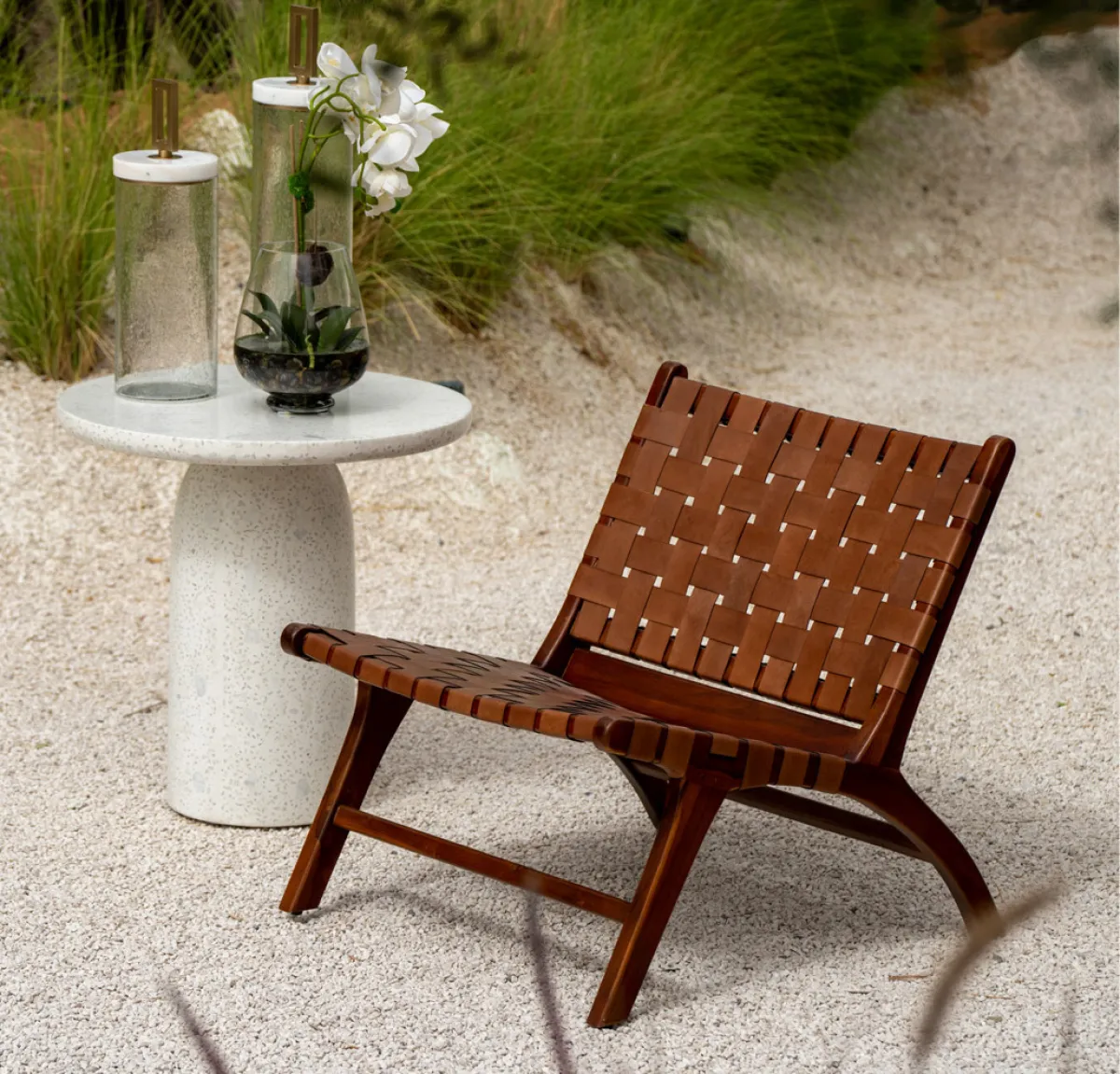 الصورة من Interiors Furniture 