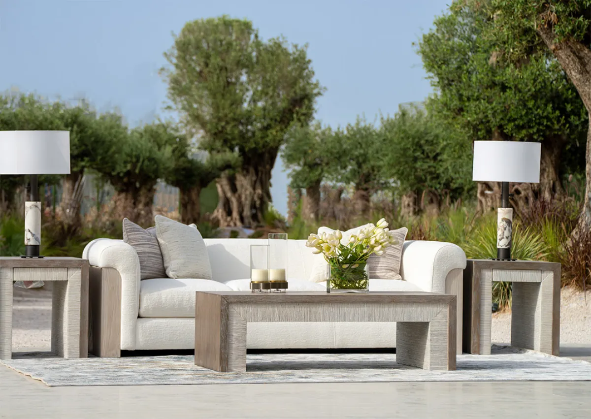 الصورة من Interiors Furniture 