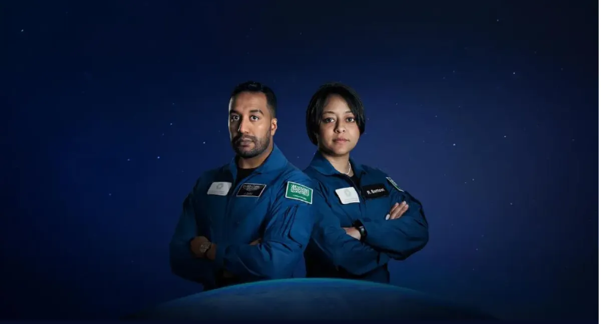 نقل صاروخ فالكون 9 ومركبة دراجون لمنصة إطلاق مهمة رائدي الفضاء السعوديين للفضاء غدا - الصورة من واس