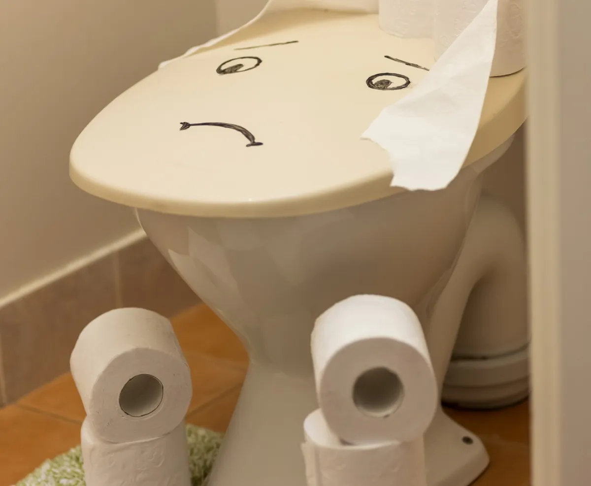 صورة ترمز لحاجة الطفل مع الإسهال