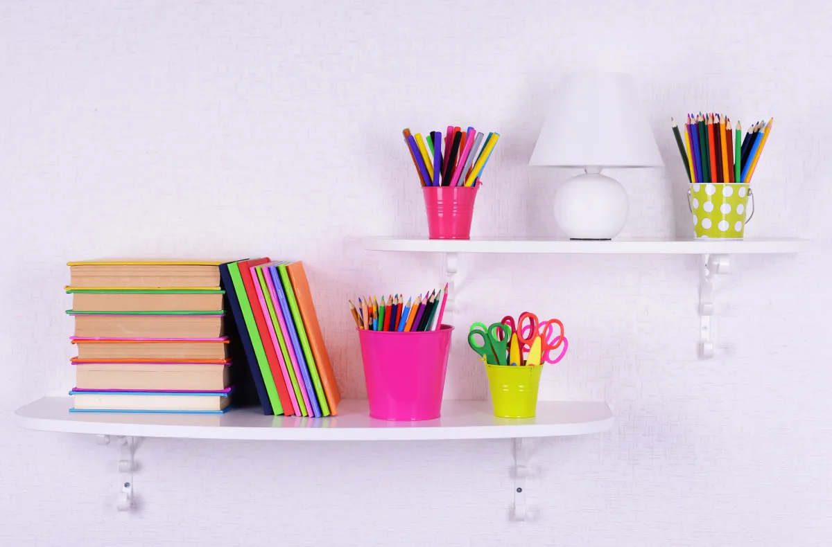 تنظيم الأغراض في الأرفف 