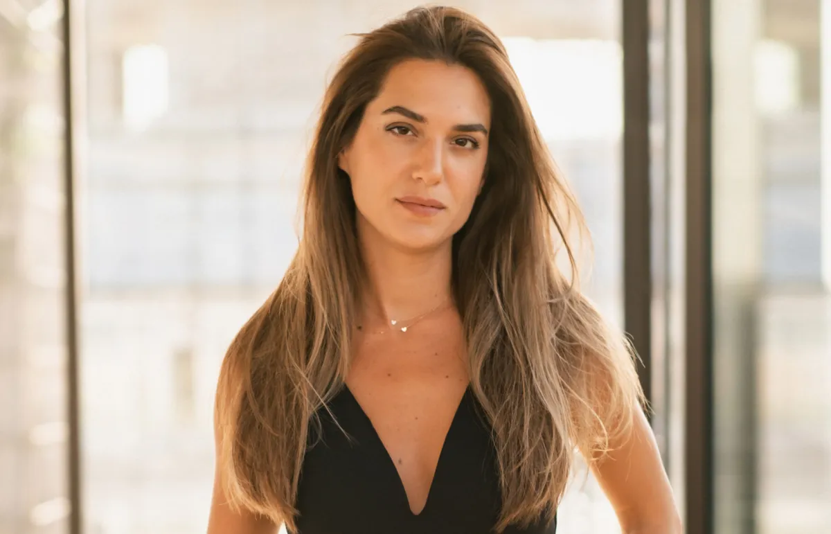 مصممة المجوهرات سوار ضو: أصمّم مجوهرات مستوحاة من الناس للناس