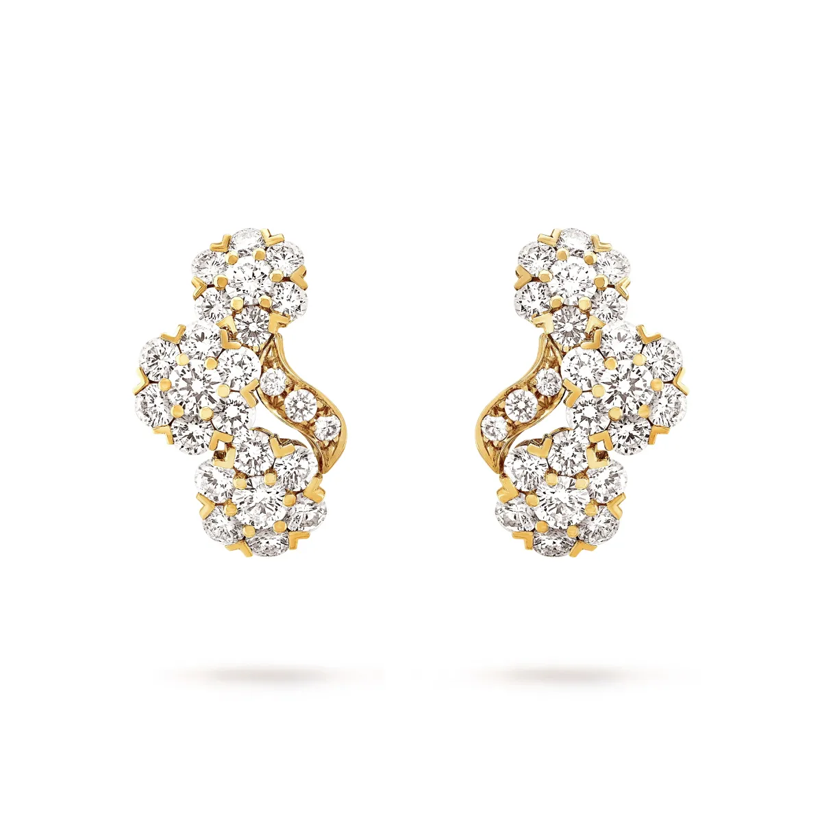 أقراط Snowflake من ماركة Van Cleef & Arpels