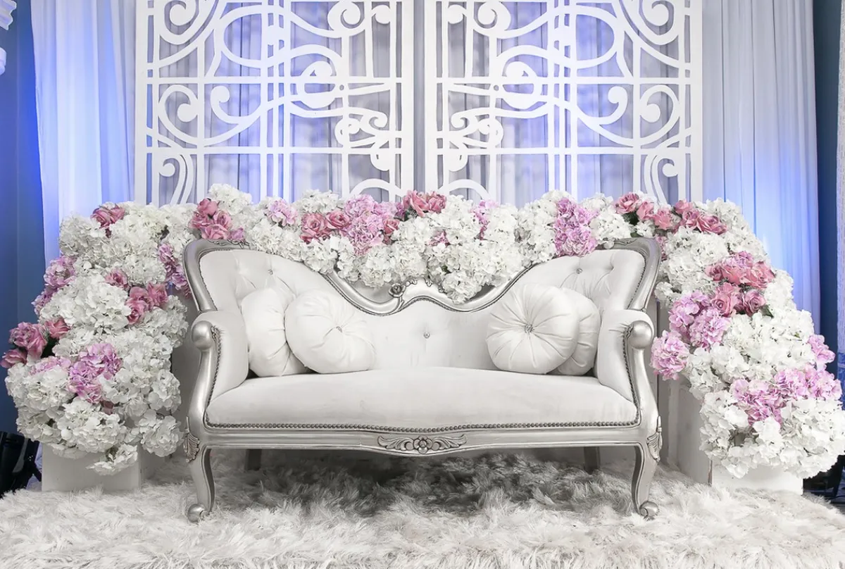 كوشة مناسبة لحفل الخطوبة