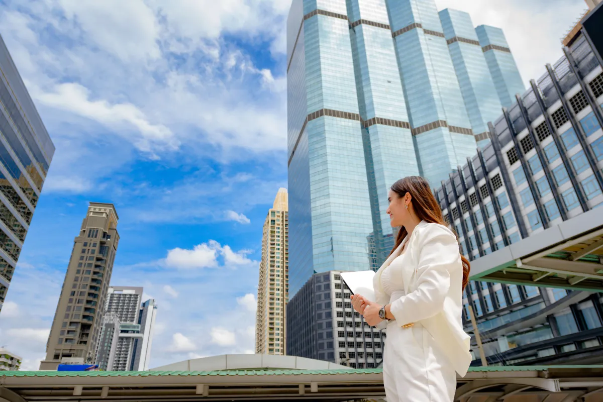 بين المنطقة الحرة والمنطقة الاقتصادية 