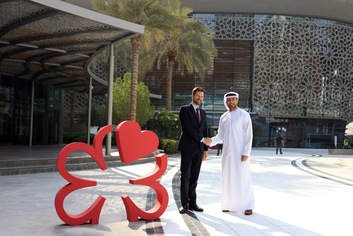 صورة تضم الجانبين المسؤولين