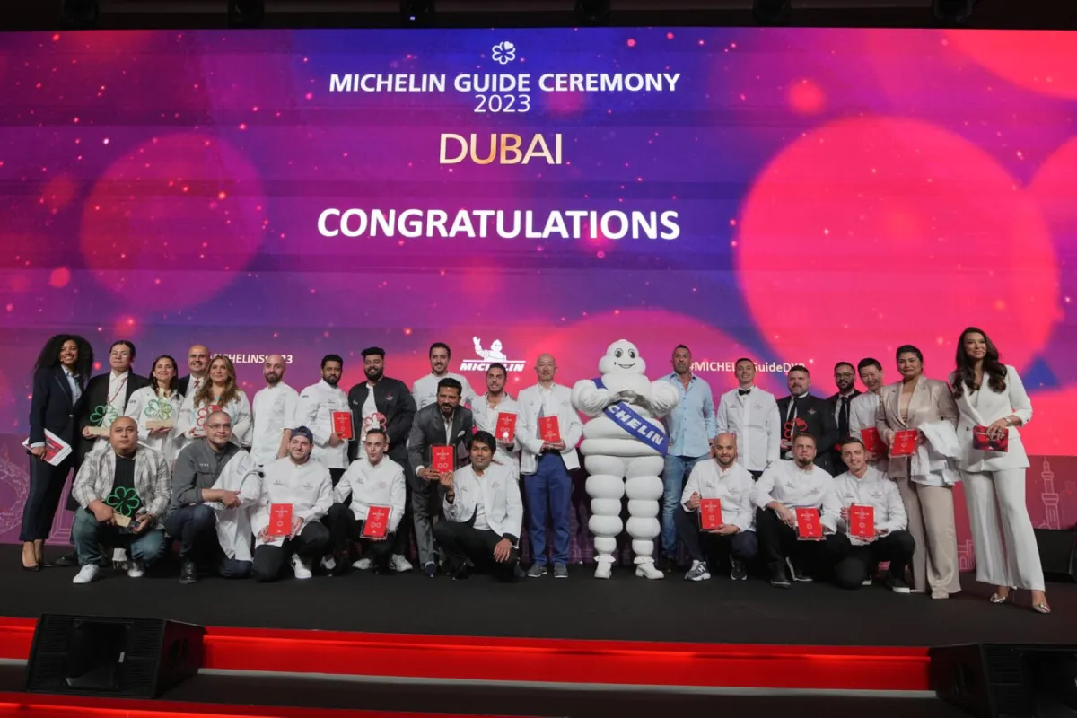 صورة جماعية للفائزين