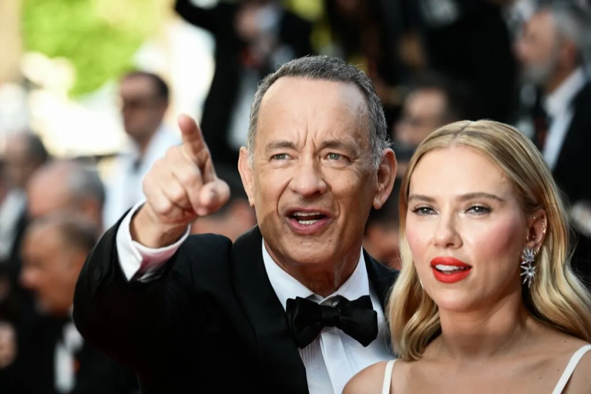 توم هانكس وسكارليت جوهانسن Tom Hanks and Scarlett Johansson في مهرجان كان (مصدر الصورة : CHRISTOPHE SIMON / AFP)