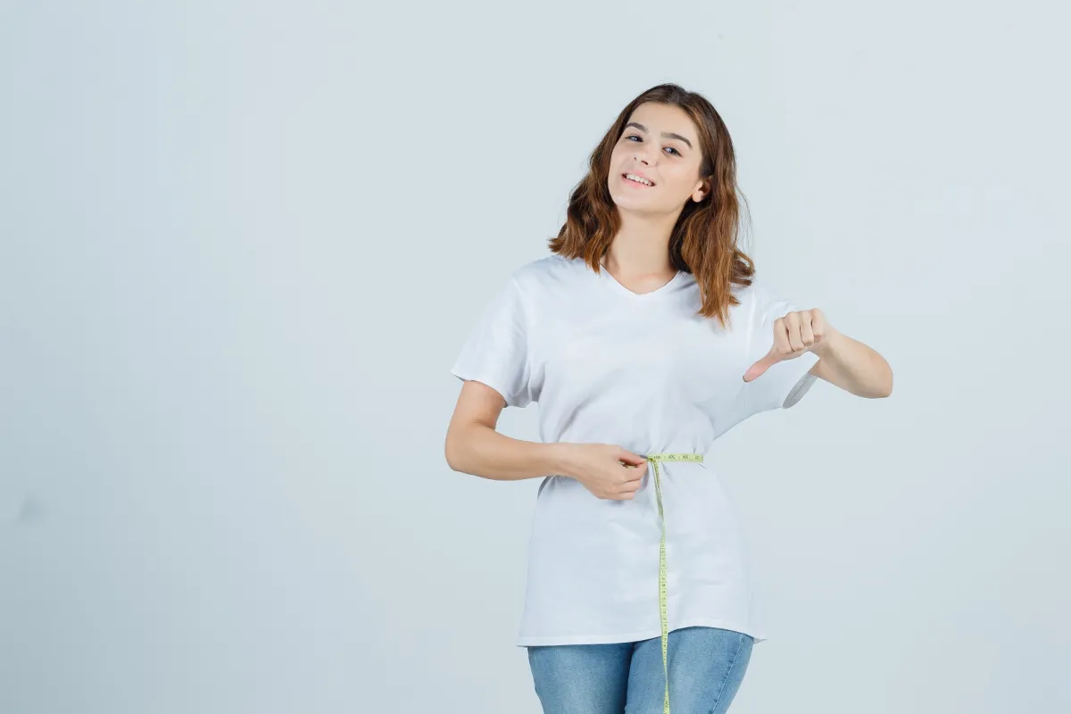 يعتقد الأطباء أن انخفاض ضغط الدم الناجم عن فقدان الوزن الشديد يعزز تدفق الدم إلى الدماغ «المصدر: Freepik»