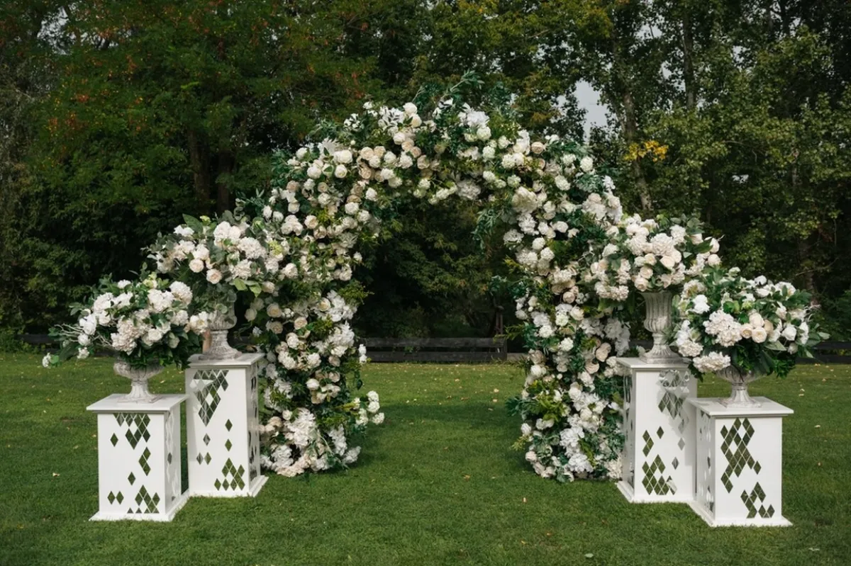 قوس في الحديقة