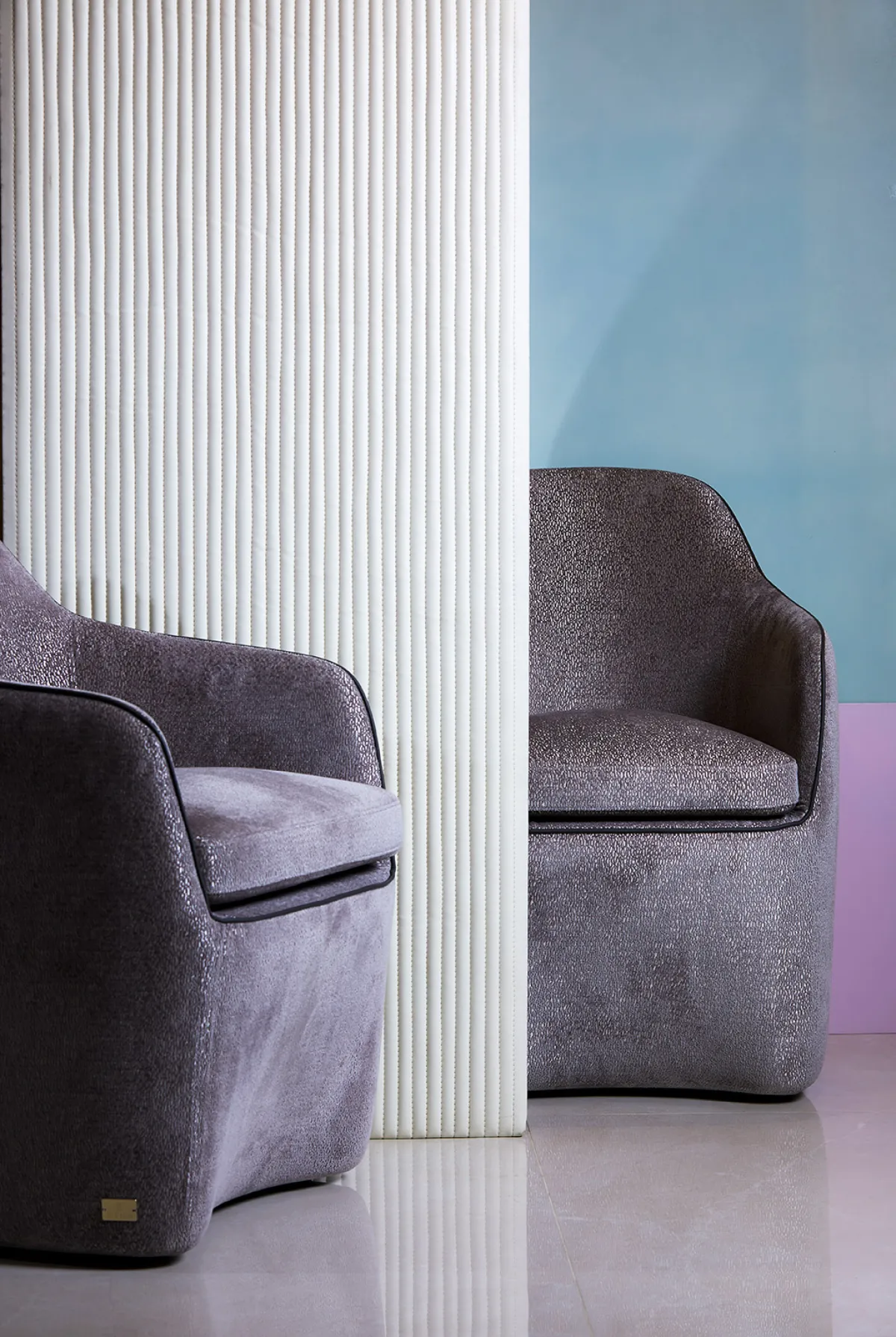 (الصورة من ELIE SAAB MAISON، ومتوافرة عبرwww.adhomecollection.com)