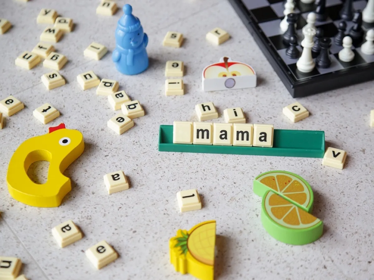 صورة لأحد الألعاب التي تنمي مواهب الطفل اللغوية