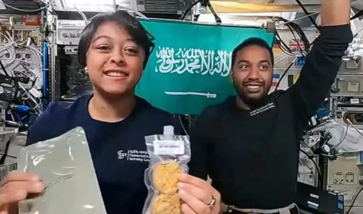رائدا الفضاء السعوديان ريانة برناوي وعلي القرني