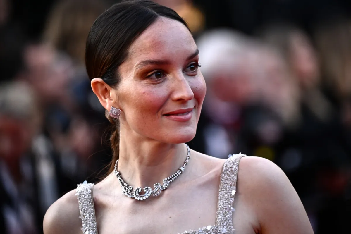 الممثلة الفرنسية أنيه ديموستييه Anais Demoustier في ختام مهرجان كان السينمائي 76 (مصدر الصورة LOIC VENANCE / AFP)